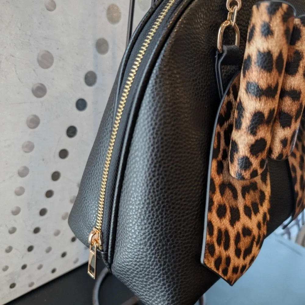 Crossi Satchel and Coin Bag • STUNNING - Picture 3 of 10